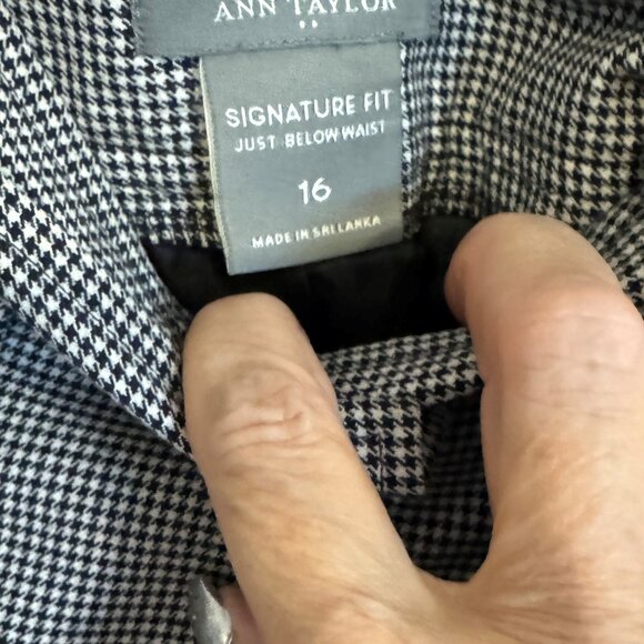 Ann Taylor Size 16 black n white pants - Picture 2 of 4